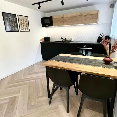 21 Apartment *